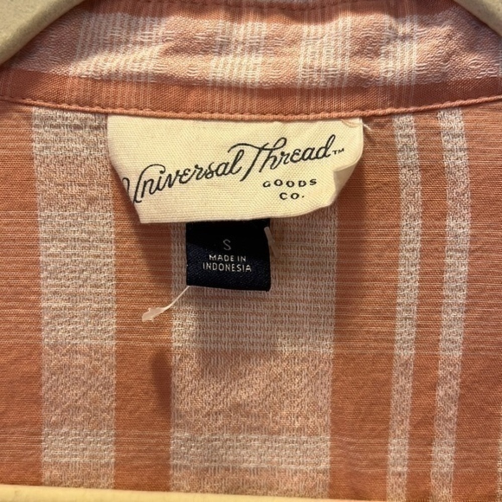 NWOT Universal Thread Top - Picture 4 of 5
